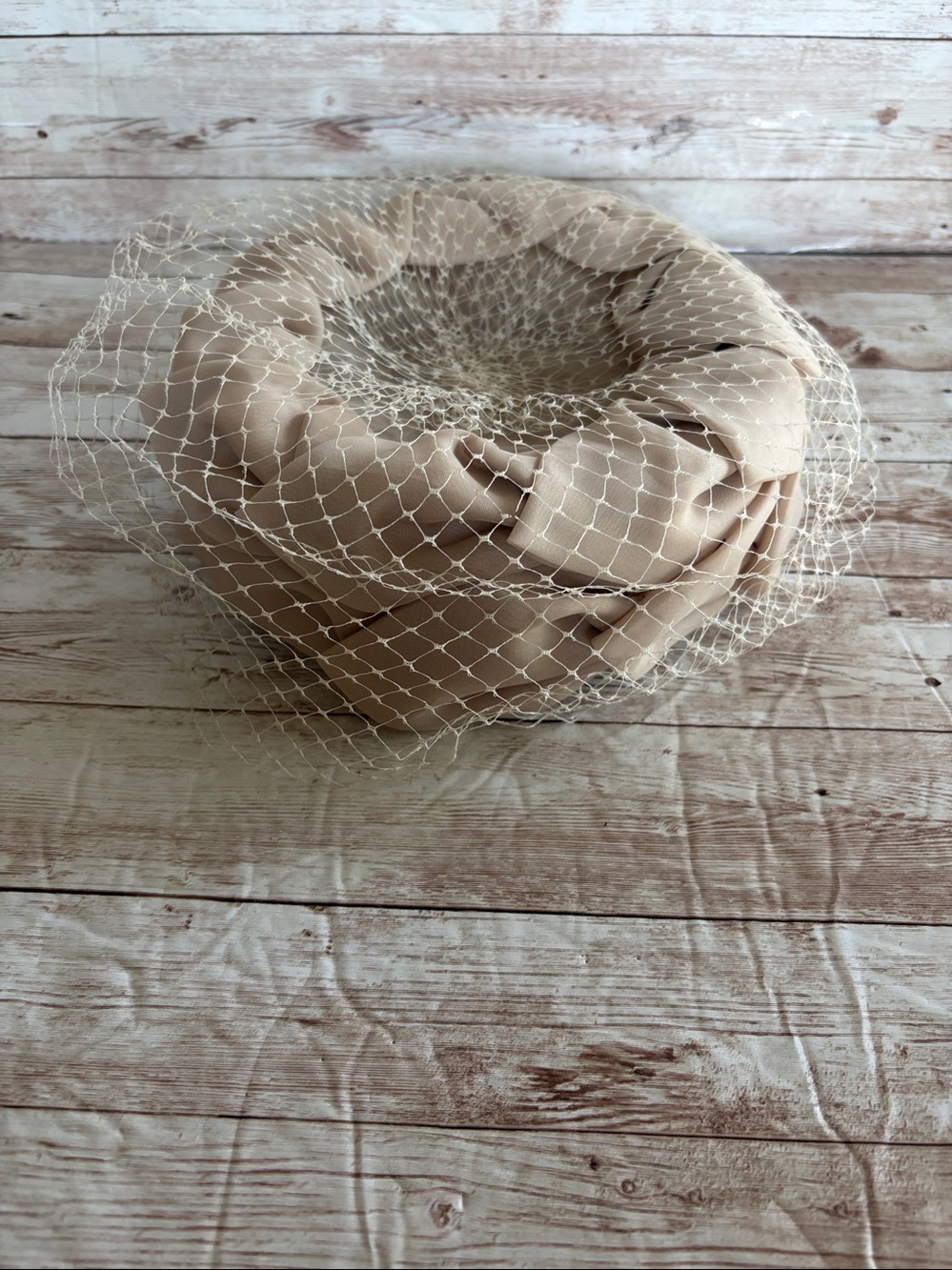 Vintage Beige Veiled Pillbox Hat - Picture 6 of 8